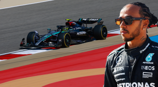 Hamilton drove Bahrain GP in MIDAIR following incident