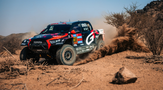 Dakar 2025: Jongste winnaar ooit in Etappe 3, FIA onderzoekt Loeb na koprol
