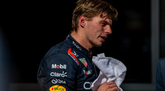 Verstappen zorgt voor hilariteit bij evenement: "Mijn ballen bleven niet plakken"
