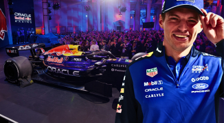 Verstappen krijgt lachers op de hand tijdens Ford-presentatie: "Willen jullie mijn kont zien?"