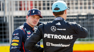 Verstappen reageert op moment met Russell achter de safety car