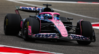 Alpine sleutelt aan auto in parc fermé, gridstraf wordt vlak voor GP Miami uitgedeeld