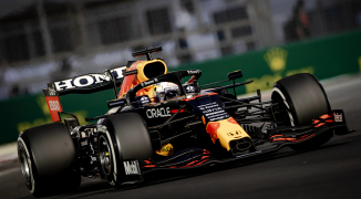 Verstappen schittert op Goodwood Festival op Speed met Red Bull waarmee hij 2021-titel won