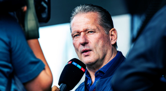 Jos Verstappen reageert op commotie: 'Stewards moeten niet met pers praten'