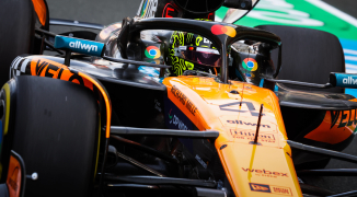 McLaren dominant in VT2, Verstappen blijft bij tijdens kwalificatieruns, crash Tsunoda