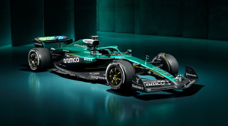 Aston Martin toont eerste echte beelden van AMR25 voor filmdag in Bahrein