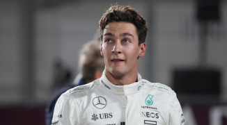 Russell wijst naar 'respectloze' Verstappen: 'Hij kan absoluut niet met tegenslagen omgaan'