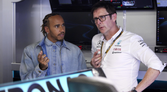 ¡DEVASTADORAS noticias para Hamilton y Mercedes!