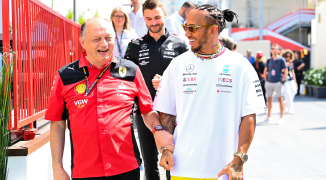 Hamilton denkt dat weinig kennissen bij Ferrari geen nadeel zal zijn: "Kende ook niemand bij Mercedes"