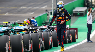 Verstappen reageert hoofdschuddend na teleurstellende sprintkwalificatie