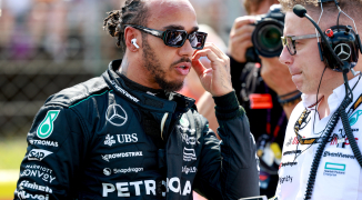 Mercedes verklaart waarom het tegen motorwissel Hamilton was: 'Dit is de regel'
