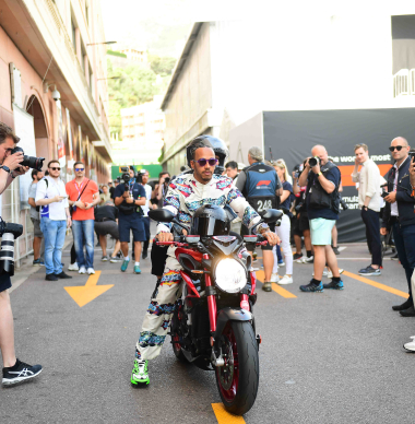 Hamilton opens up on 'smoking fools' in STREET races