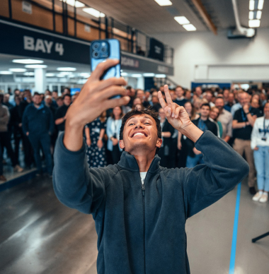 Albon commits future to F1 team by signing MULTI-MILLION Dollar deal