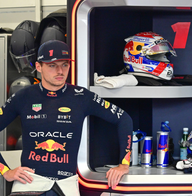 Verstappen maakt duidelijk dat toekomst bij Red Bull van Marko afhangt: "Hij hoort te blijven"