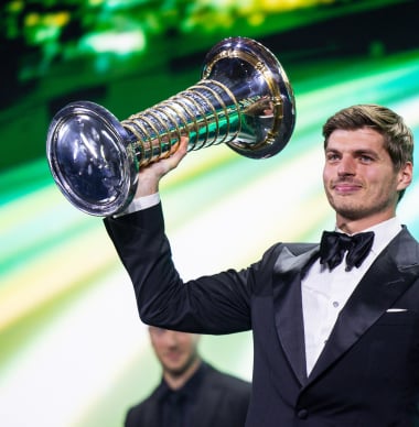 Teambazen kiezen unaniem voor Verstappen als beste coureur in 2024