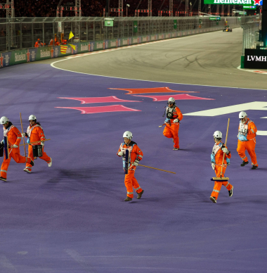 FIA fel bekritiseerd na in gevaar brengen marshals: 'Wedstrijdleider moet ontslagen worden'