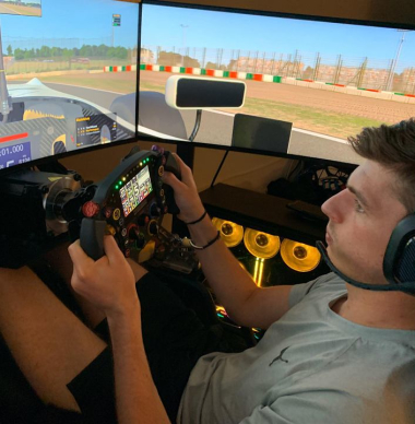 Verstappen triunfa con OTRO equipo