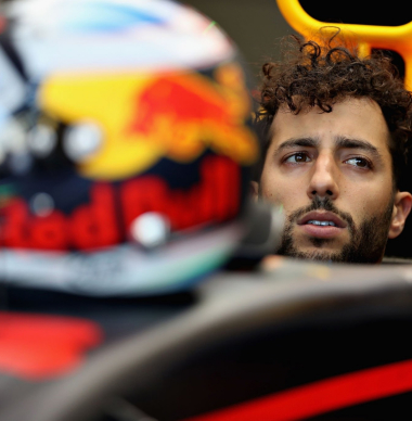 Ricciardo fired WARNING over potential Red Bull switch