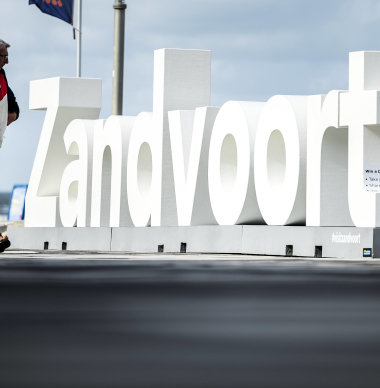 Eerste crash in Zandvoort al een feit: trucks crashen bij ingang circuit