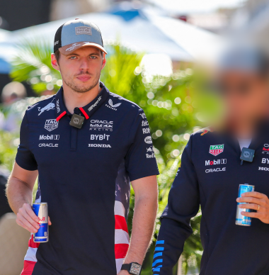 Foutje of meer aan de hand? Officiële F1-store plaatst Bottas bij Red Bull-coureurs