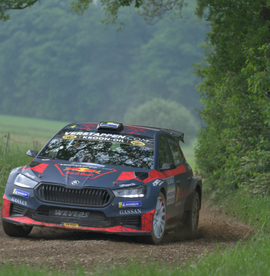VIDEO: Jos Verstappen kent zware crash tijdens Ypres Rally in België