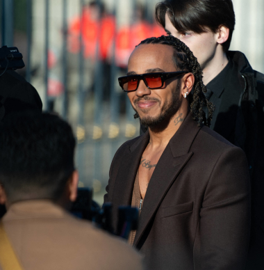 Hamilton vertelt over zijn liefde voor de modewereld: "Vader en ik enige personen van kleur"