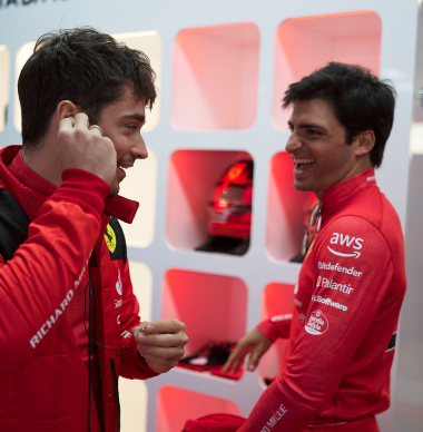 La noticia que pondría en la PELEA a Sainz y Leclerc
