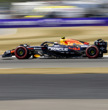 Red Bull-coureur ziet F2-titel door de vingers glippen door diskwalificatie: "Gaan het onderzoeken"