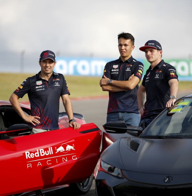 Alex Albon: Lo hice mejor que Checo Pérez en Red Bull