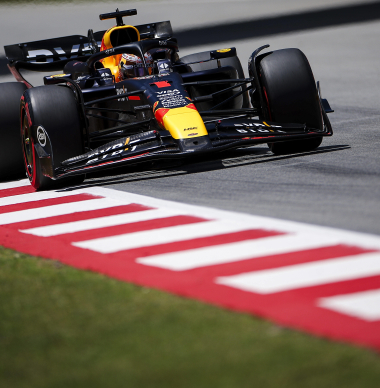 VIDEO | Verstappen krijgt nieuwe power unit, Hamilton snelste in Barcelona | GPFans News
