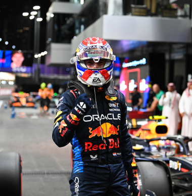 Internet ziet 'foutloze' Verstappen in Saoedi-Arabië: 'Speel dat volkslied maar alvast af'