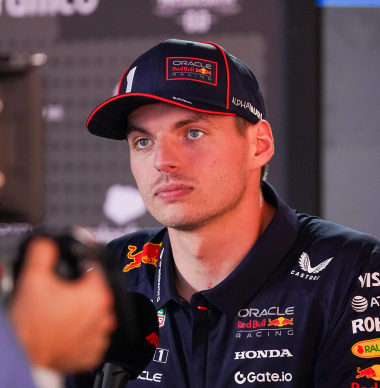 Verstappen niet boos op Antonelli na crash: "Niemand doet dat expres"