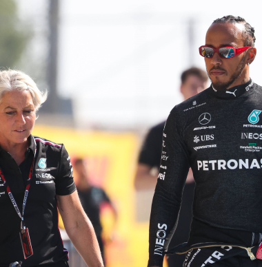 Hamilton reageert op nieuwe uitdaging Cullen: "Lastig om van het virus af te komen"