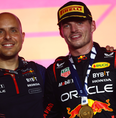 Verstappen baalt van boardradio's op TV: 'Ze hoeven het niet uit te zenden'