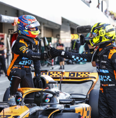 Brown hemelt Norris en Piastri op: "Wij hebben de beste line-up qua coureurs op de grid"