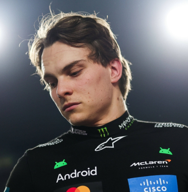 Oscar Piastri told to ignore McLaren team orders