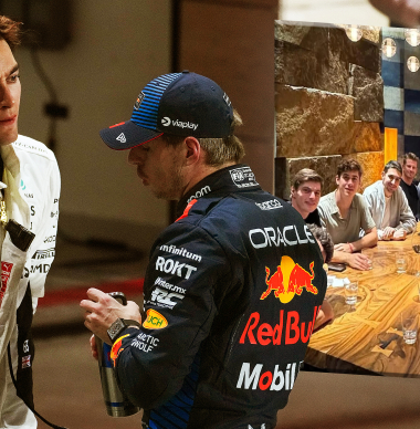 F1-coureurs nemen Russell in de zeik met stoel naast Verstappen, Brit loopt weg