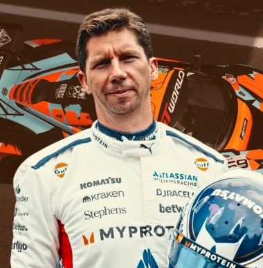 Vowles kruipt in Abu Dhabi achter het stuur van GT3-McLaren tijdens Gulf 12 Hours