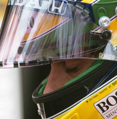 Il casco di Senna batte il record di Leclerc mentre la F1 gli rende omaggio