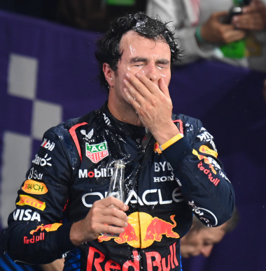 Checo Pérez, ATACADO en España