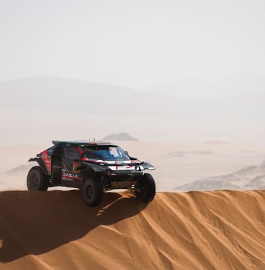 Dakar 2026: Al Attiyah schrijft geschiedenis met Etappe 12-zege, Van den Brink maakt tijd goed