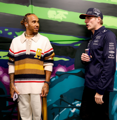 Windsor richt blik op Hamilton en Leclerc bij Ferrari: "Gunnen elkaar niet veel ruimte"