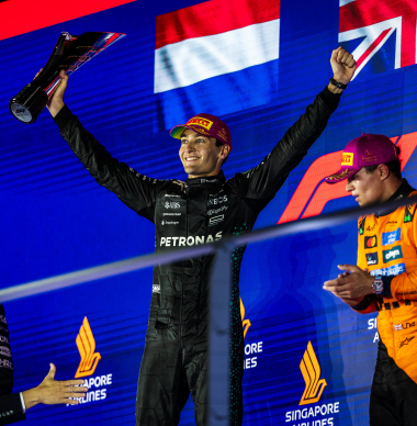 Overzicht podiumplaatsen: Verstappen ziet Russell en Norris naast zich staan in Singapore