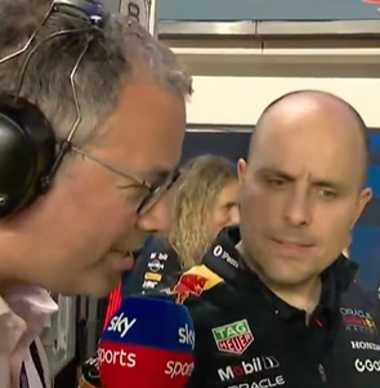 Ted Kravitz neemt bizar interview met Lambiase af en vraagt hem naar vluchtnummer