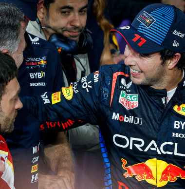 'Red Bull overweegt om 'Checo' in oude specificatie RB20 te laten rijden na zomerstop'