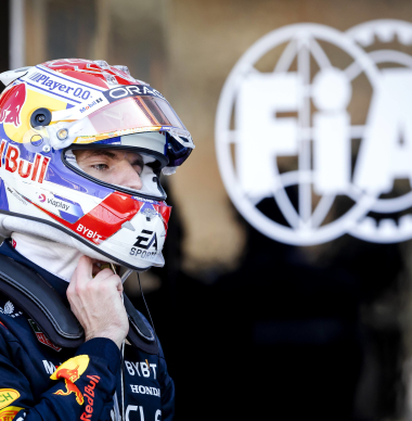 Verstappen over boordradio in Monaco: "F*ck me! Had m'n kussen mee moeten nemen"