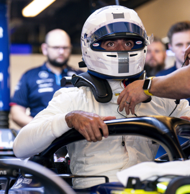 In beeld: Sainz maakt eerste meters bij Williams, Tsunoda in een Red Bull