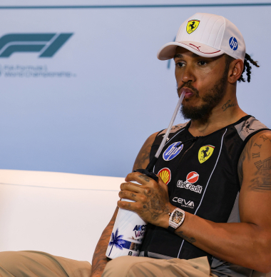 Hamilton RISPONDE ai FAN sui social media!