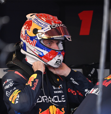 Verstappen zegeviert in Sprint: "Hectisch begin, moeilijk om Sainz achter mij te houden"