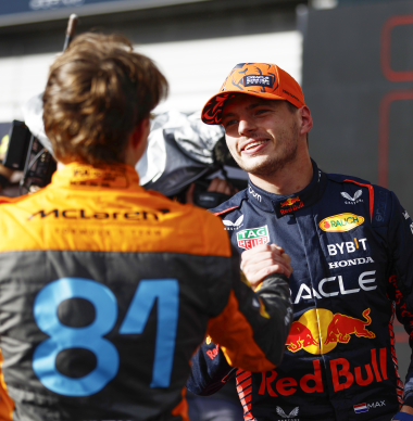 Piastri niet verrast door comeback Verstappen: 'Als je allerlei upgrades op de auto smijt...'